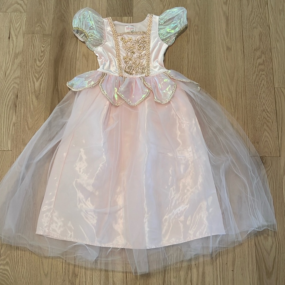 Beautiful Zunie Fairytale Dress. Perfect condition.  This is a favorite!